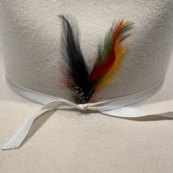 Vintage Stockman Calgary Cream Cowboy Hat with Feather - Size 7 1/8 (57) - Picture 7 of 15